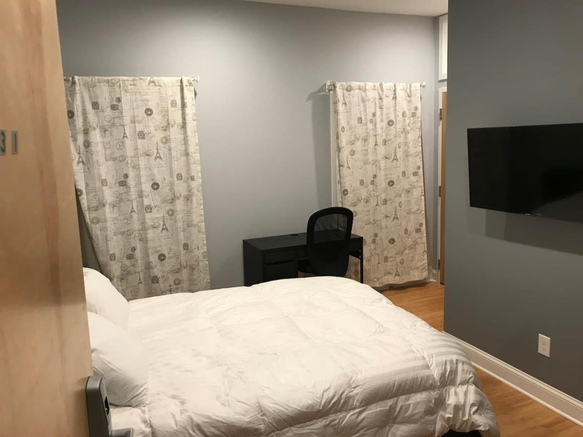 Private Room With Private Bathroom Данбъри Екстериор снимка